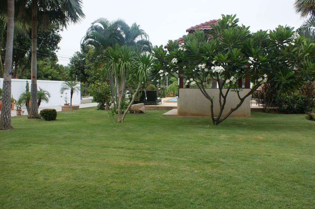 Sumali Villa Sing Buri Exterior foto