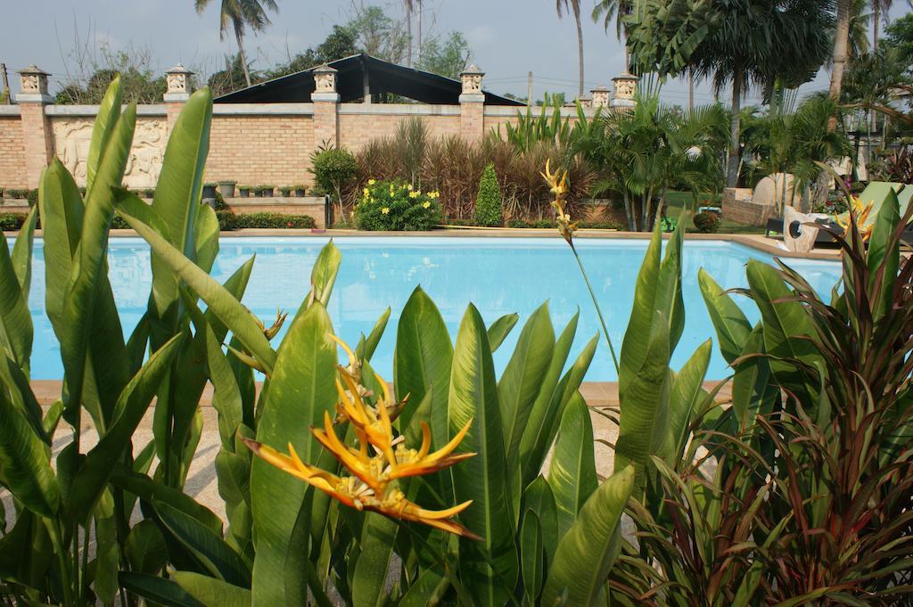 Sumali Villa Sing Buri Exterior foto