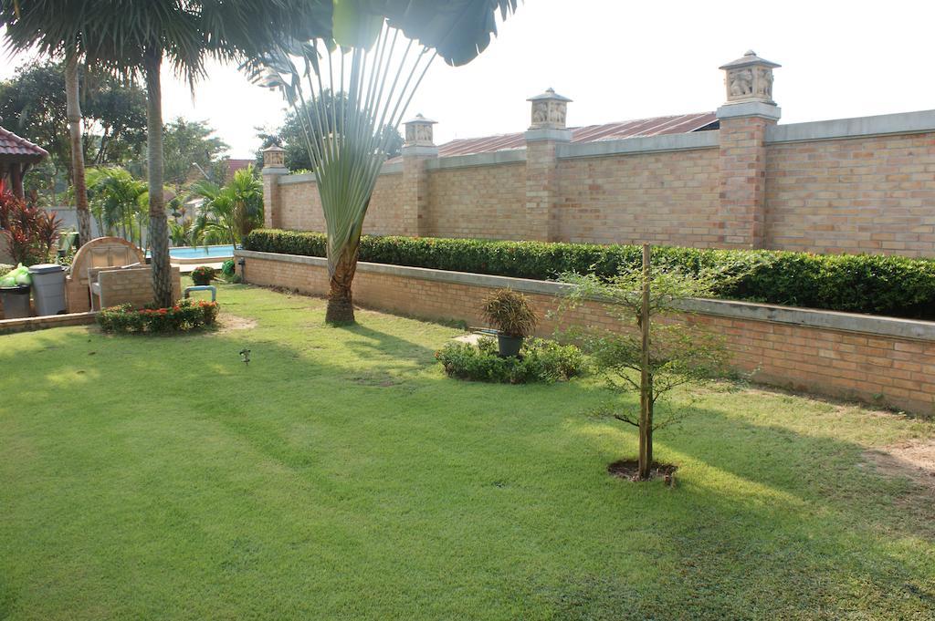 Sumali Villa Sing Buri Exterior foto