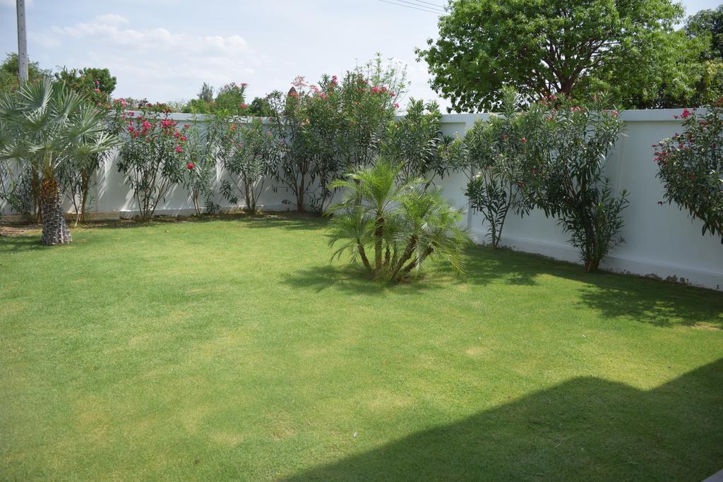 Sumali Villa Sing Buri Exterior foto
