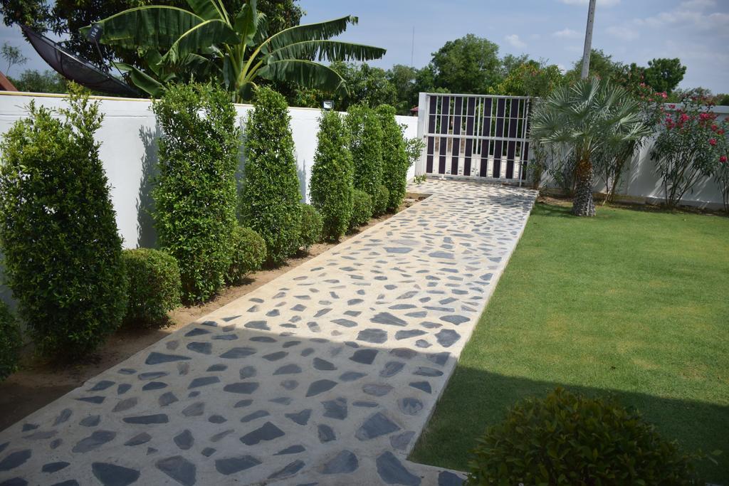 Sumali Villa Sing Buri Exterior foto