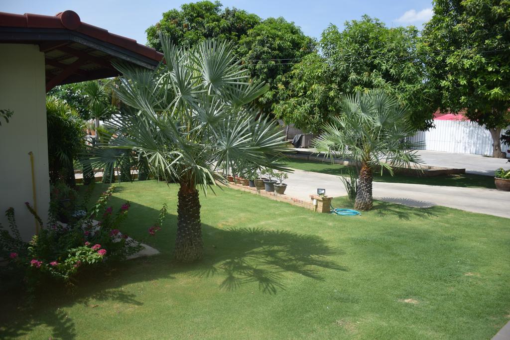 Sumali Villa Sing Buri Exterior foto