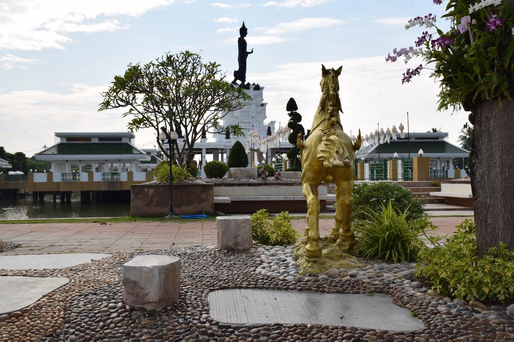Sumali Villa Sing Buri Exterior foto