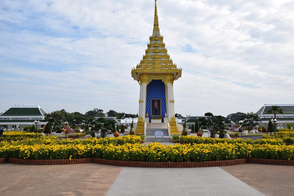 Sumali Villa Sing Buri Exterior foto