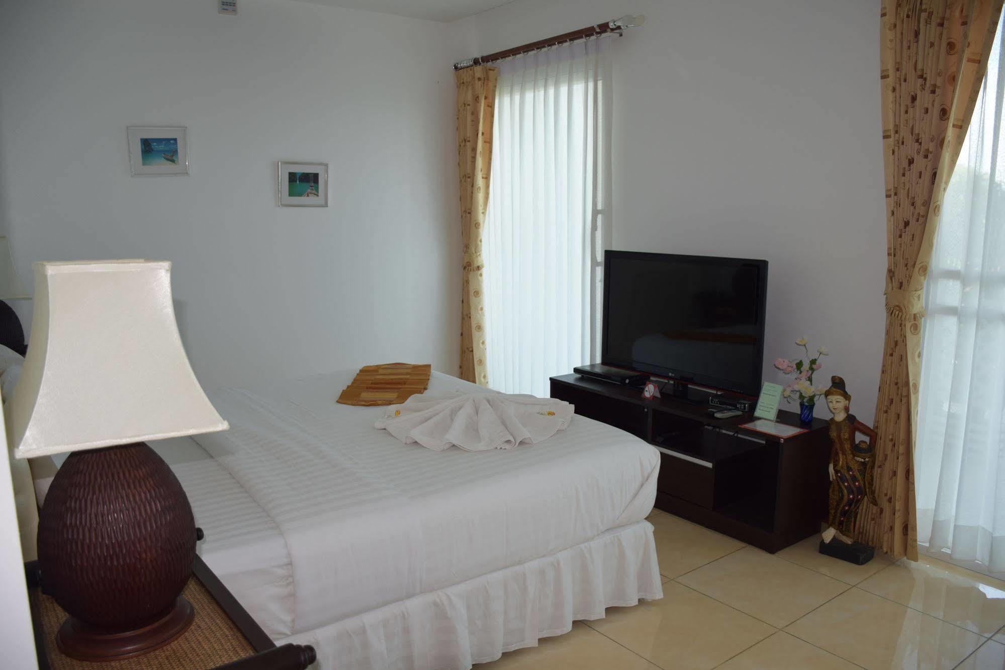 Sumali Villa Sing Buri Exterior foto