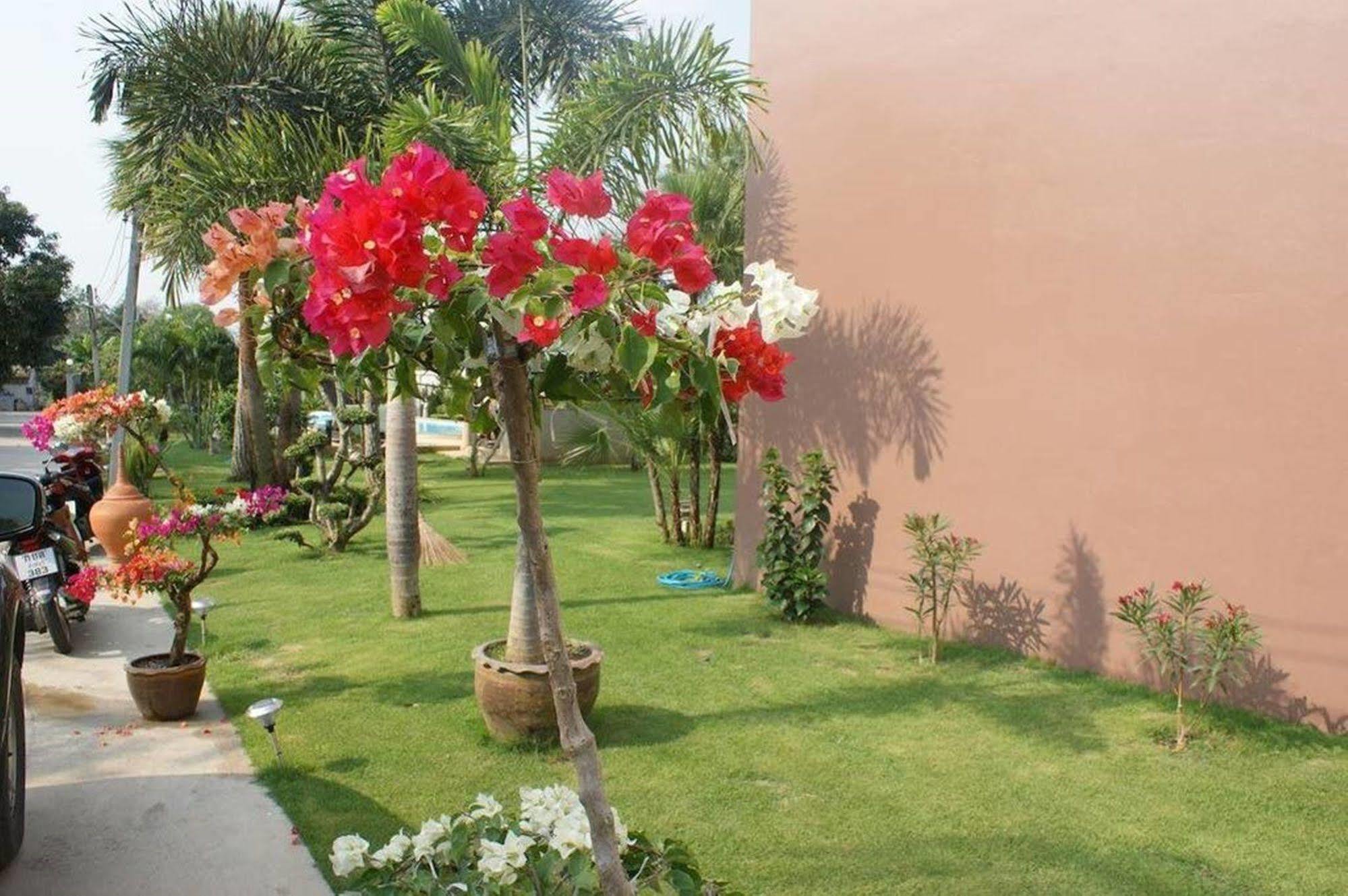 Sumali Villa Sing Buri Exterior foto